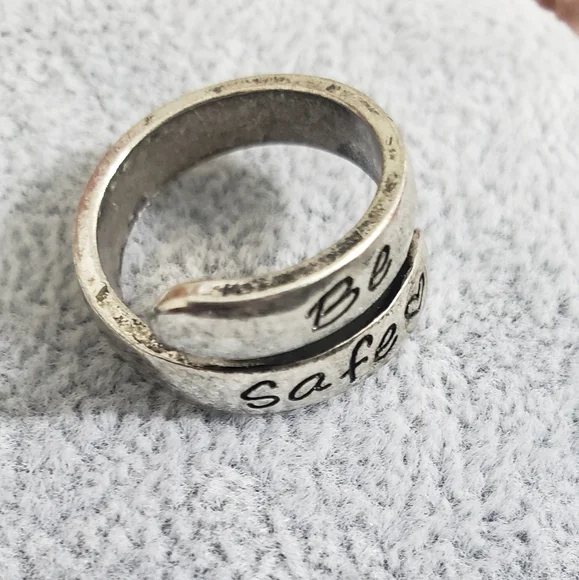 Retro Letter Ring - Picture 2 of 4